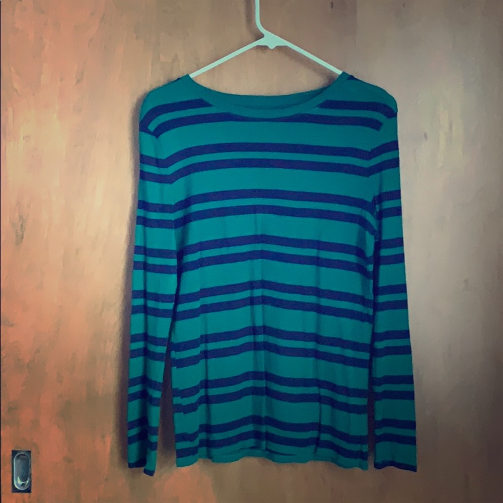 Long sleeve t shirt.